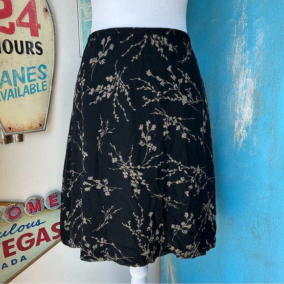 Banana Republic Dresses & Skirts - Banana Republic Floral Print Silk Skirt